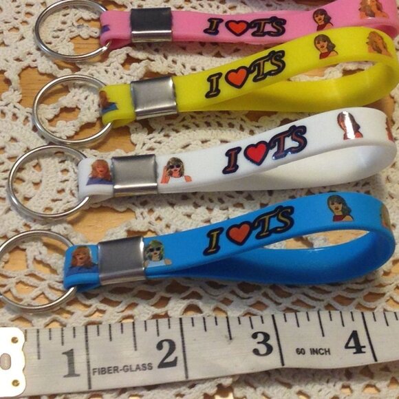 swiftie alert - four T.S. keyrings - Picture 4 of 4